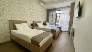 Отель Nizami Street Hotel Баку Стандартный трехместный номер-2